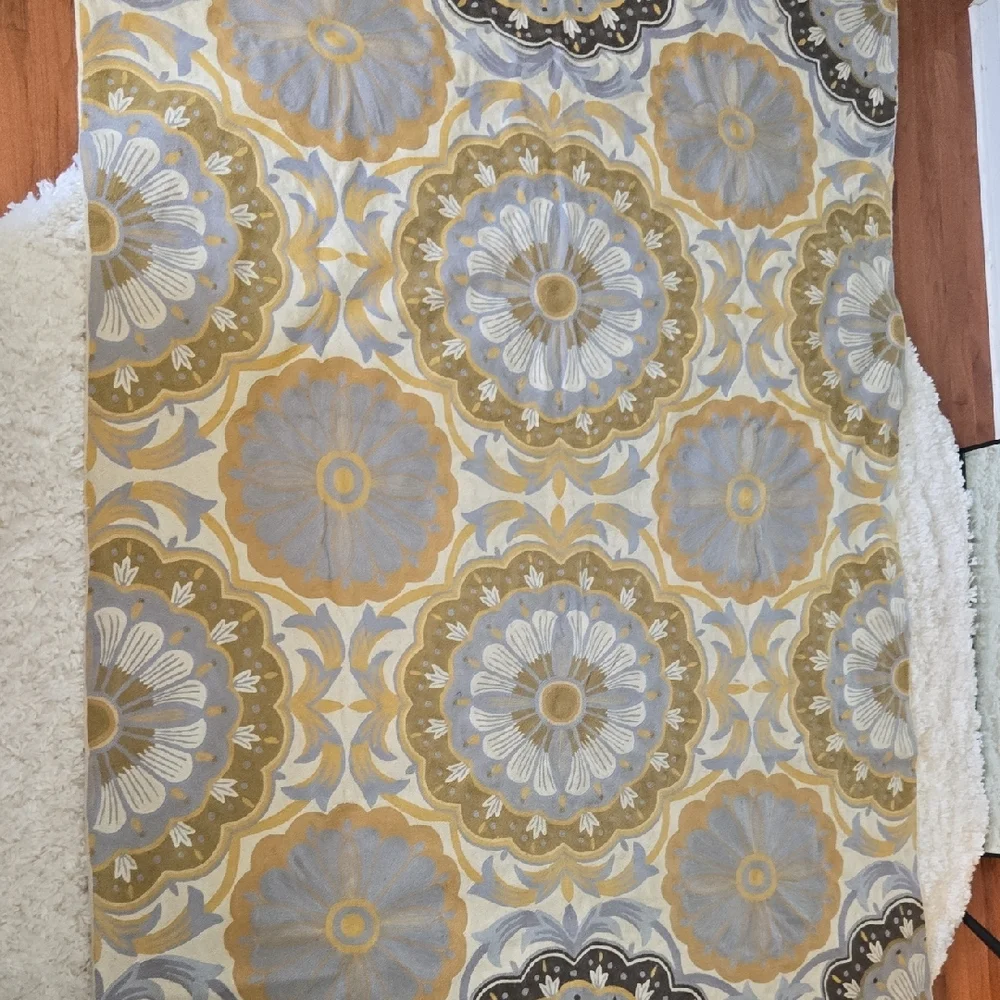 Wool Embroidery Area Rug (Approx 5'x7') - Picture 4 of 6